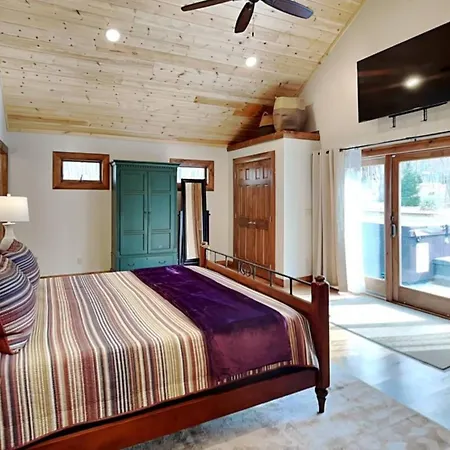 Cozy Berev سان تروبيه